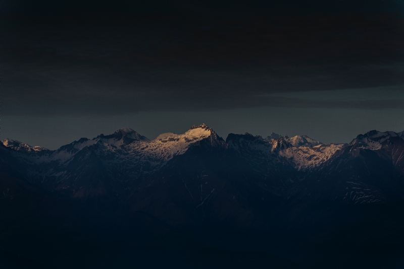 asoggetti-17_tB-oI0ao-unsplash9dd5.jpg 方案配图,色彩意境,黑色,