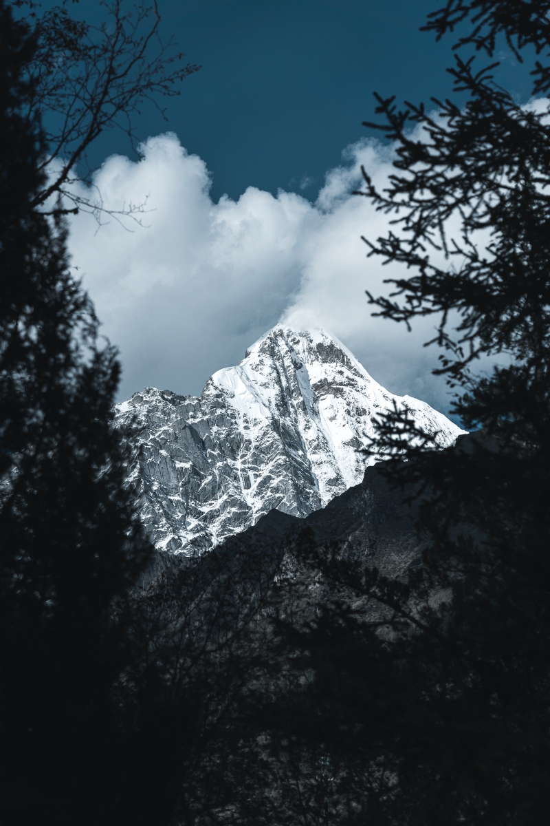 cheng-feng-1OPUNTb8D2o-unsplashe774.jpg 方案配图,色彩意境,黑色,