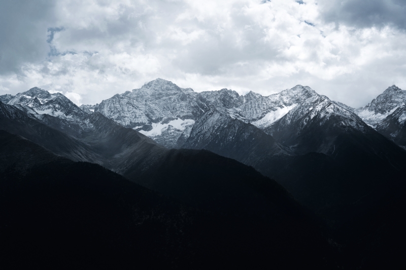 cheng-feng-qdlLUboRwxs-unsplashbc40.jpg 方案配图,色彩意境,黑色,