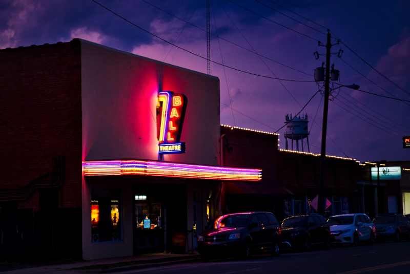 clint-patterson-mJr2bqr09Gg-unsplashe37a.jpg 方案配图,色彩意境,黑色,