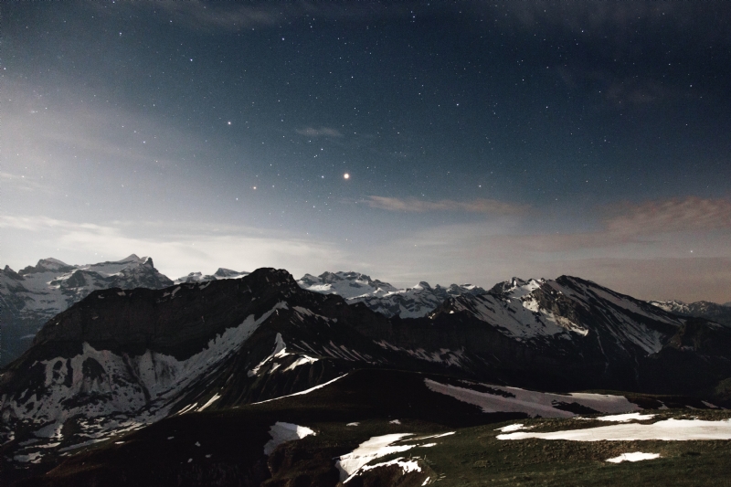 dino-reichmuth-kk3W5-0b6e0-unsplashda7f.jpg 方案配图,色彩意境,黑色,