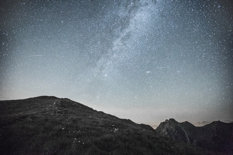 guillaume-fischer-u1qU1sVkF6w-unsplash9b03.jpg 方案配图,色彩意境,黑色,