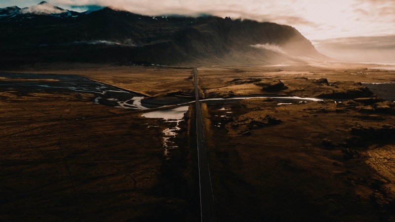 james-adams-63mAL0BK4oo-unsplash3f70.jpg 方案配图,色彩意境,黑色,