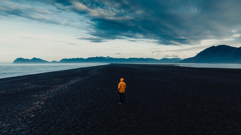 james-adams-DM0ahKn0leI-unsplash78ae.jpg 方案配图,色彩意境,黑色,