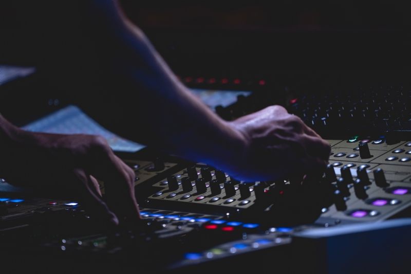 jason-mowry-s0YfZtKv-28-unsplash9368.jpg 方案配图,色彩意境,黑色,