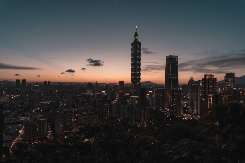 leonardo-elmosta-Ftv9ojQOsJs-unsplashc2a1.jpg 方案配图,色彩意境,黑色,