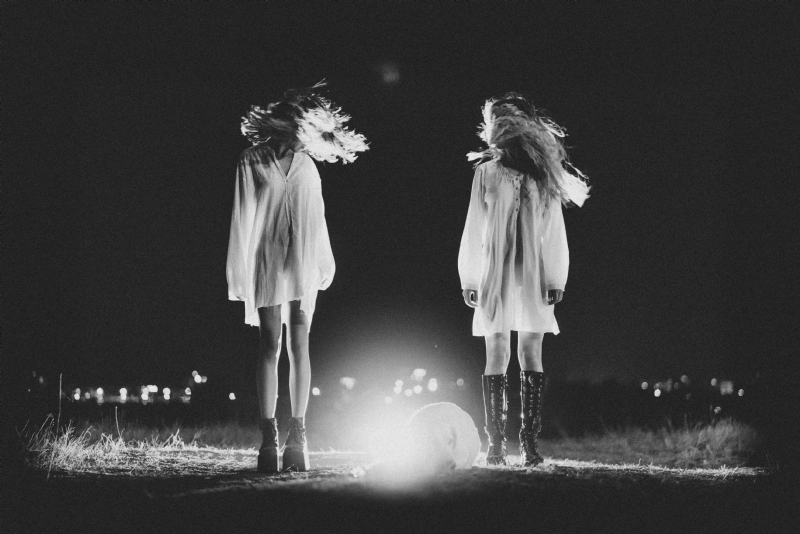 matei-marcu-m_IP9eE-nzc-unsplash88d0.jpg 方案配图,色彩意境,黑色,