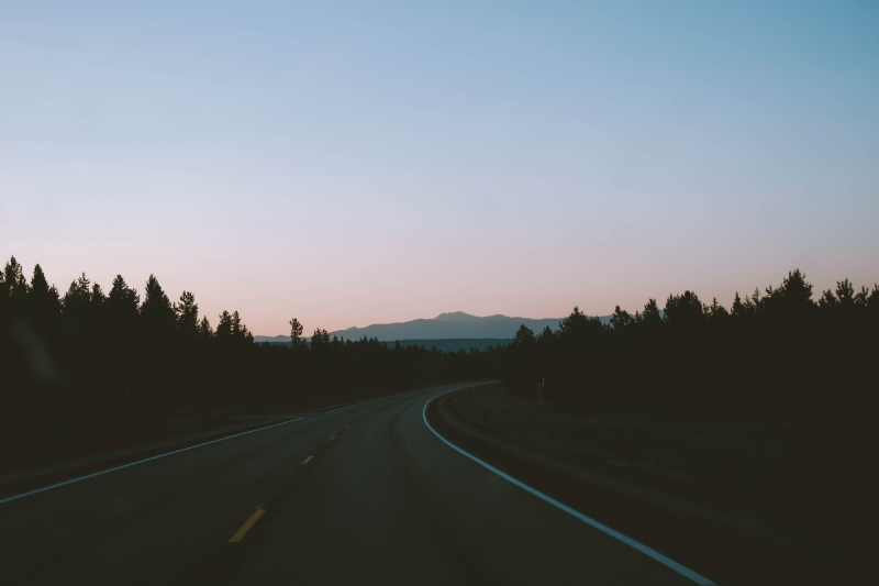 revolver-creative-company-q77EGvWuj_4-unsplash216d.jpg 方案配图,色彩意境,黑色,