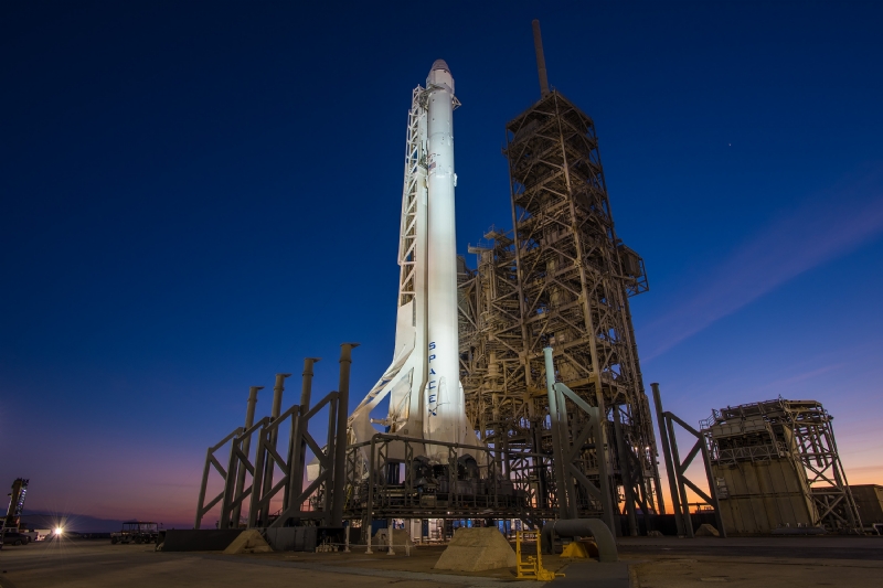 spacex-9dF7pCyaM9s-unsplash1729.jpg 方案配图,色彩意境,黑色,