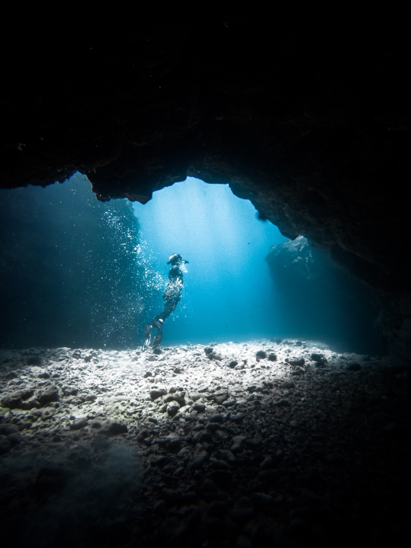 steve-halama--rIY3FTk1M8-unsplash1444.jpg 方案配图,色彩意境,黑色,