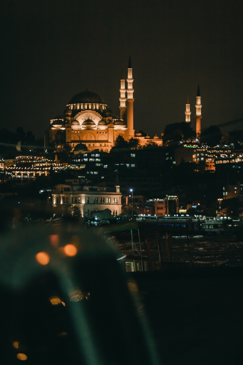 tolga-ahmetler-fTIQnxWvR2o-unsplash9efd.jpg 方案配图,色彩意境,黑色,