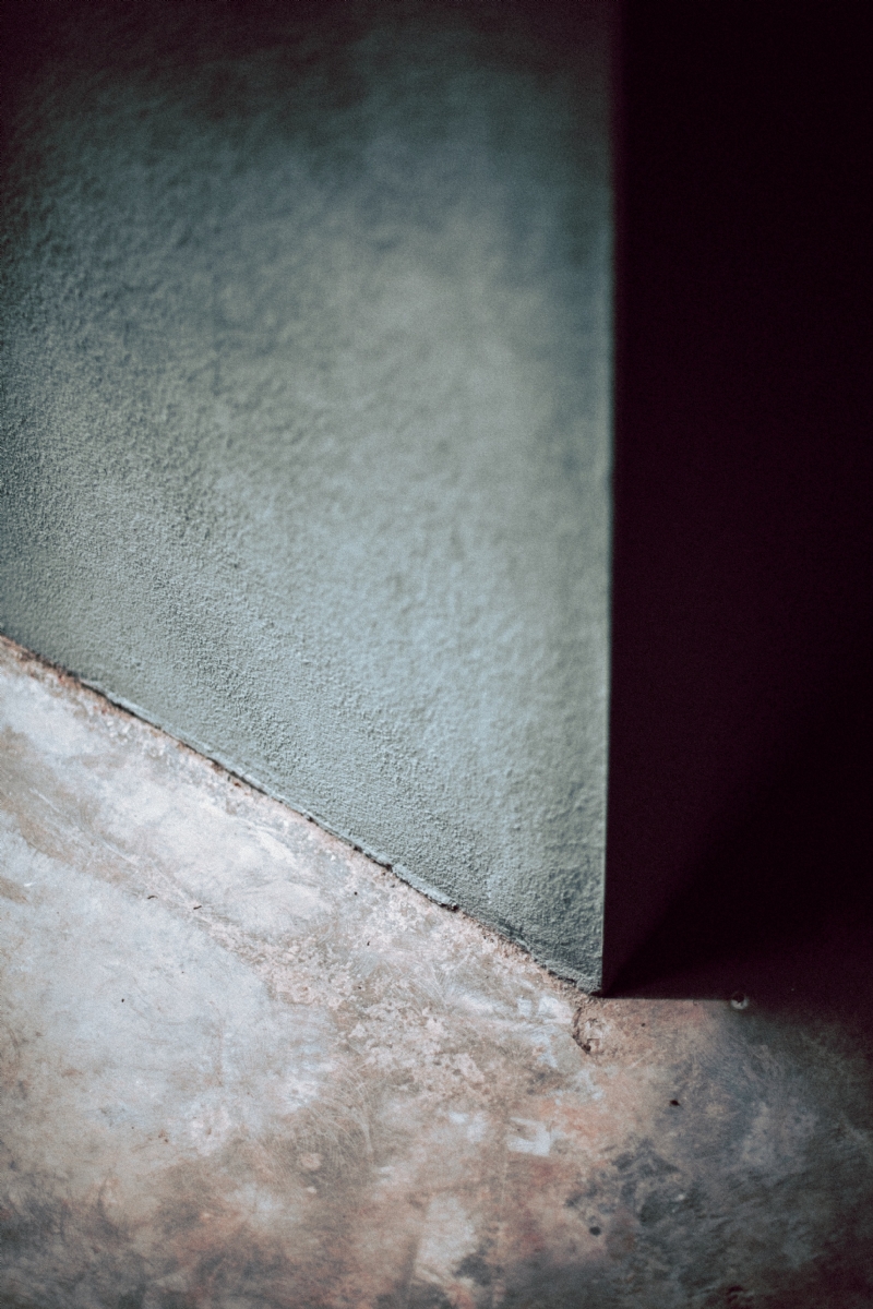 alex-loup-RGOoPD8g4xw-unsplashcc3a.jpg 方案配图,色彩意境,灰色,