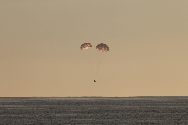 spacex-uOHYUeIT31o-unsplash87ef.jpg 方案配图,色彩意境,灰色,