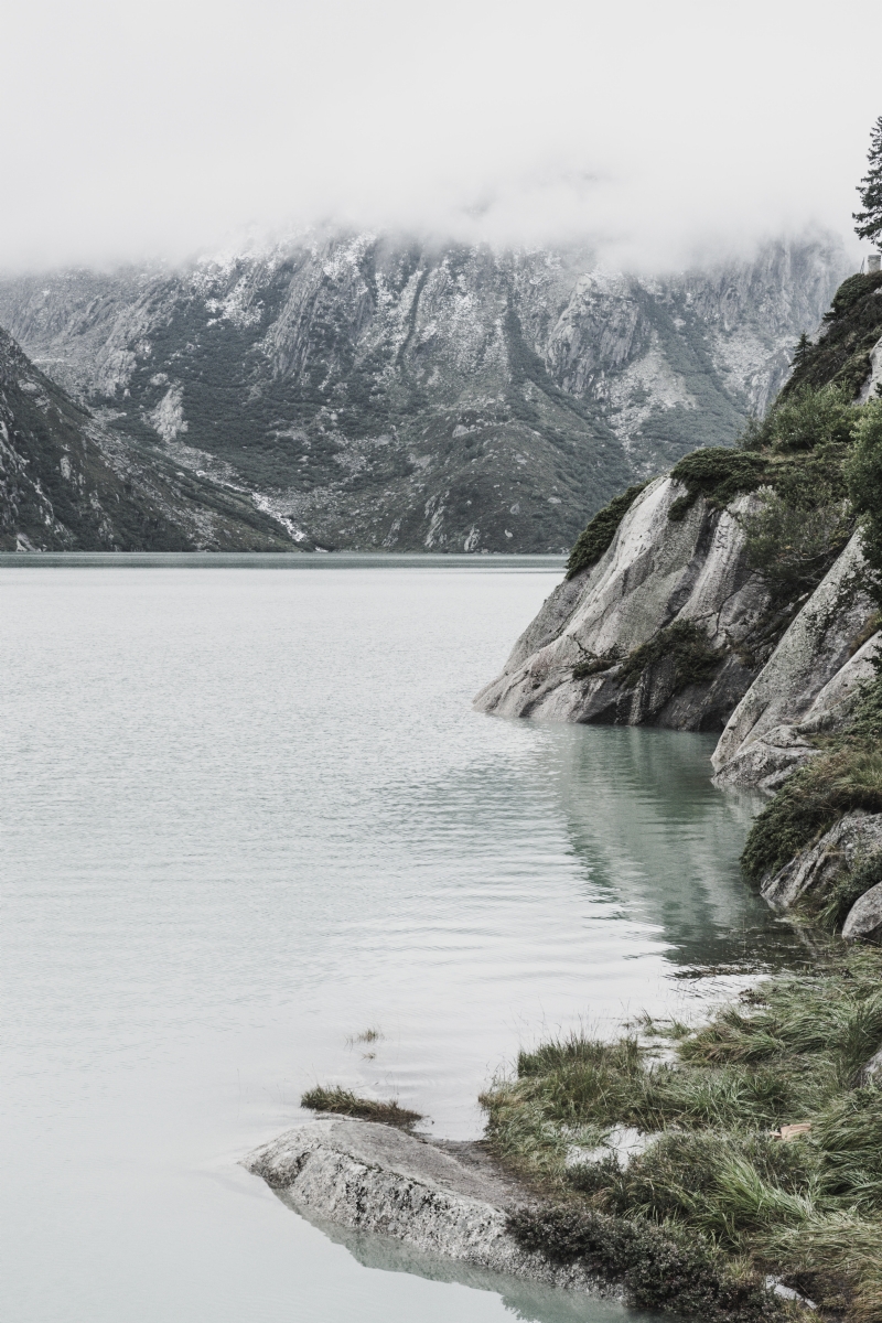 theverticalstory-dMAuz1V-w74-unsplash75c0.jpg 方案配图,色彩意境,灰色,