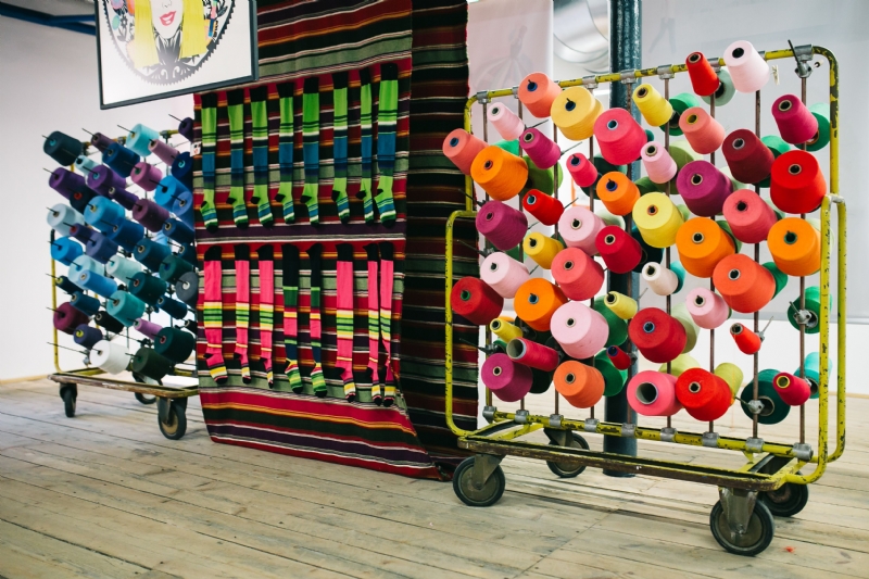 kaboompics_Big colorful Spool of Thread Sewing.jpg 参考素材,灵感来源,色彩搭配,