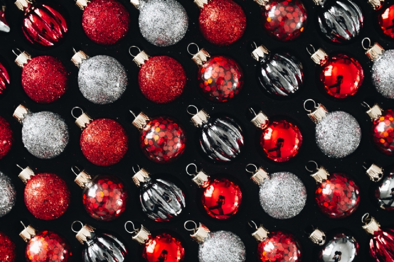 kaboompics_Burgundy Christmas Decorations-2.jpg 参考素材,灵感来源,色彩搭配,
