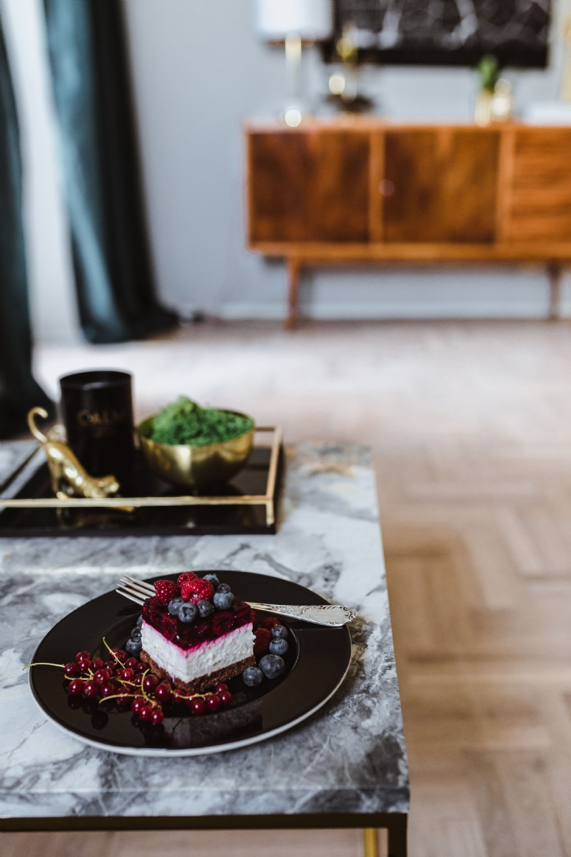 kaboompics_Cheesecake on a marble table.jpg 参考素材,灵感来源,色彩搭配,