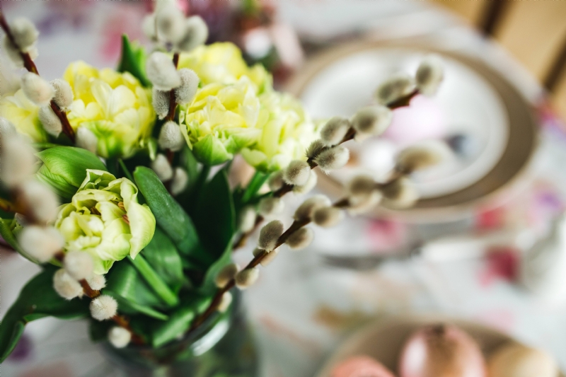 kaboompics_Easter table with cute pink decorations, flowers, catkins and eggs.jpg 参考素材,灵感来源,色彩搭配,