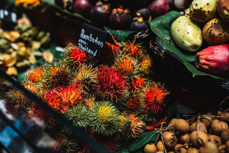 kaboompics_Exotic fruits at the market of Boqueria in Barcelona, Spain.jpg 参考素材,灵感来源,色彩搭配,