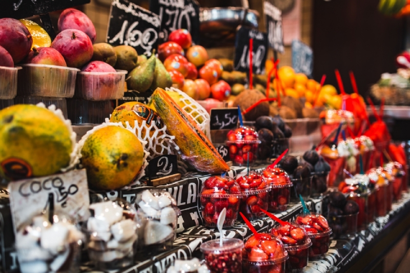 kaboompics_Exotic fruits at the market of Boqueria in Barcelona, Spain-2.jpg 参考素材,灵感来源,色彩搭配,