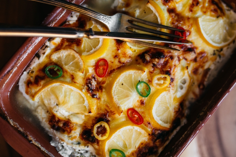 kaboompics_Fish casserole with lemon and herbs.jpg 参考素材,灵感来源,色彩搭配,