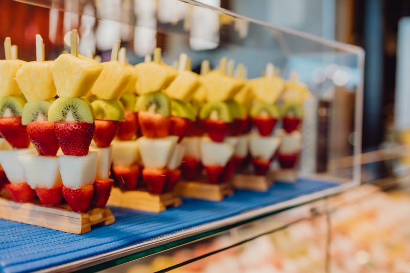 kaboompics_Fruit Shashlik.jpg 参考素材,灵感来源,色彩搭配,