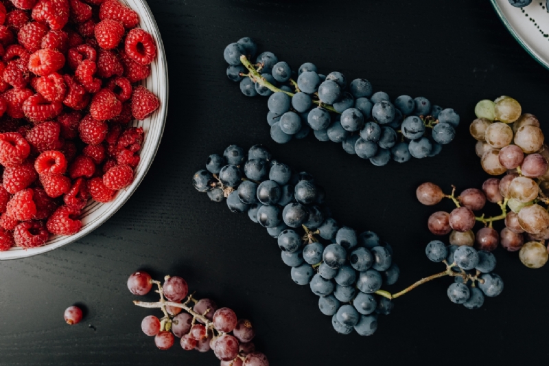 kaboompics_Grapes, blackberries and raspberries-2.jpg 参考素材,灵感来源,色彩搭配,