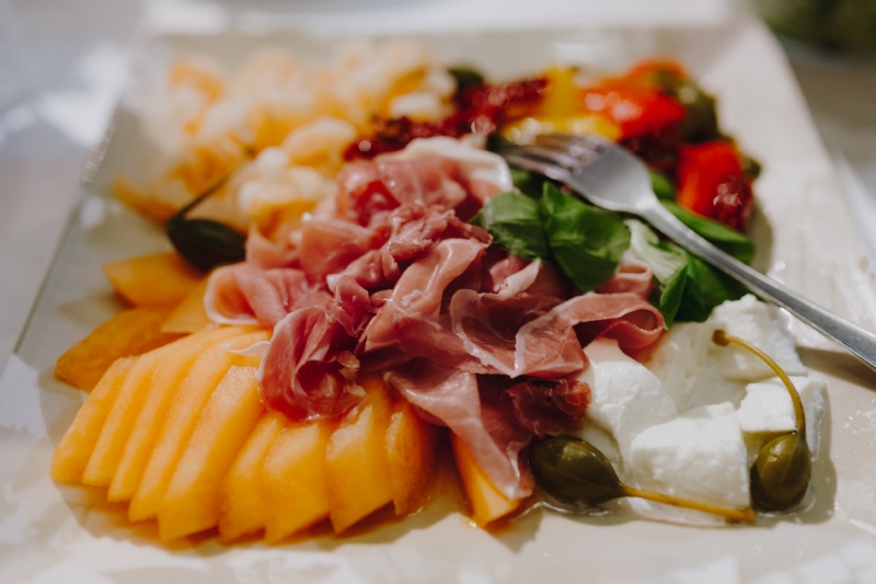 kaboompics_Ham and melon.jpg 参考素材,灵感来源,色彩搭配,