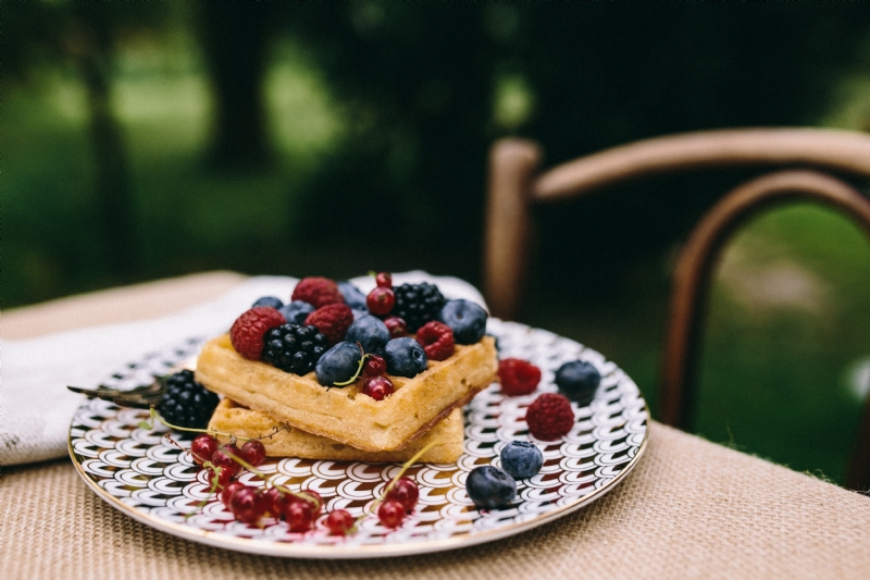 kaboompics_Healthy lunch in the garden.jpg 参考素材,灵感来源,色彩搭配,