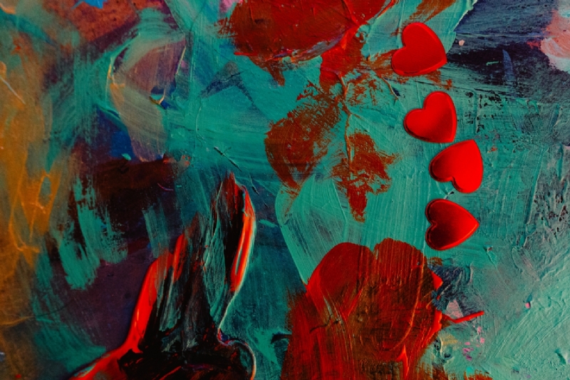 kaboompics_Heart foil confetti-2.jpg 参考素材,灵感来源,色彩搭配,