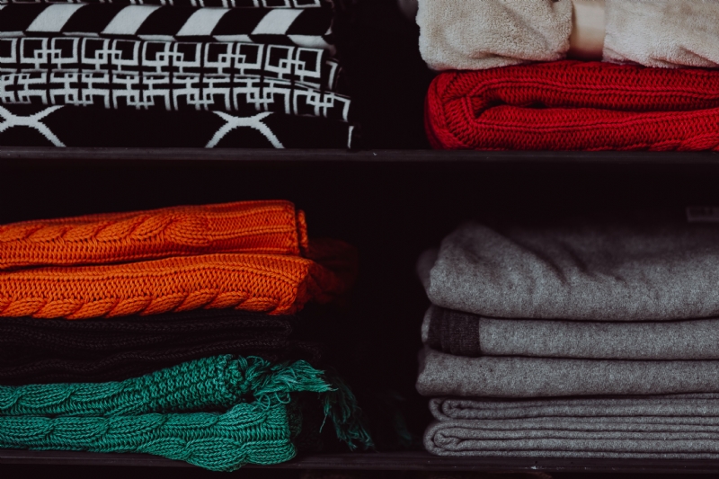 kaboompics_Colourful clothes in a wardrobe.jpg 参考素材,灵感来源,色彩搭配,