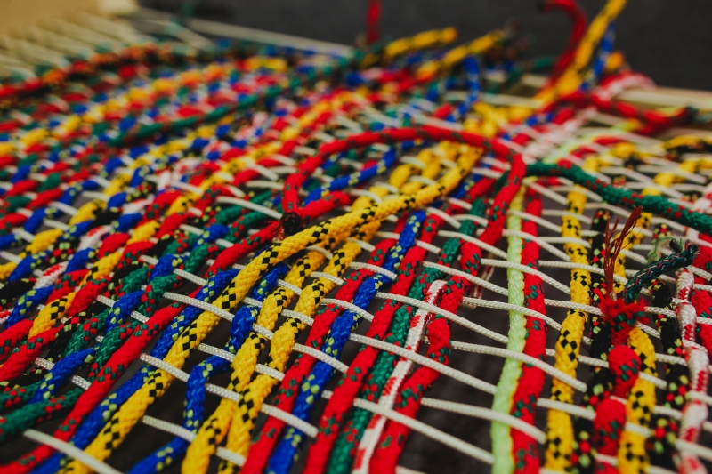kaboompics_Colourful intertwined strings.jpg 参考素材,灵感来源,色彩搭配,