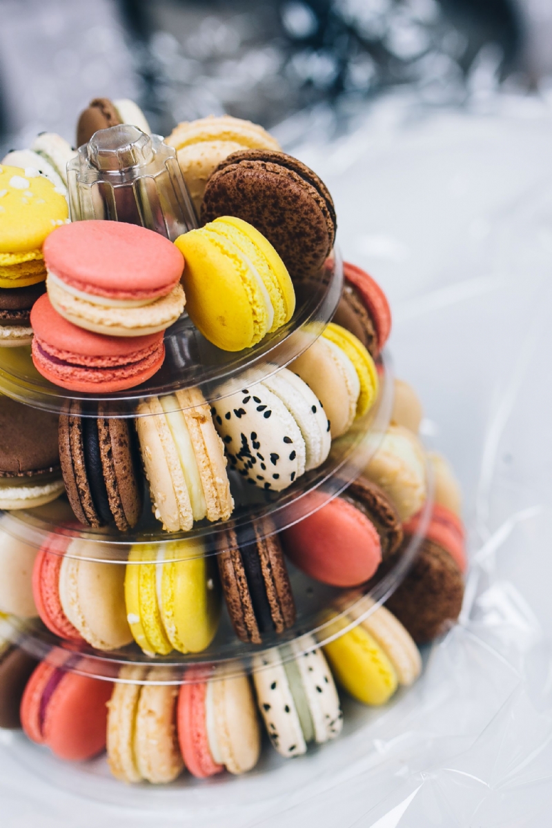 kaboompics_Colourful sweet macarons arranged in a tower.jpg 参考素材,灵感来源,色彩搭配,