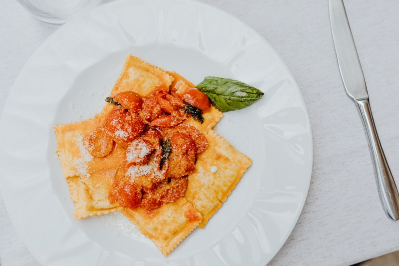 kaboompics_Ravioli with riccotta, parmesan and tomatoes.jpg 参考素材,灵感来源,色彩搭配,