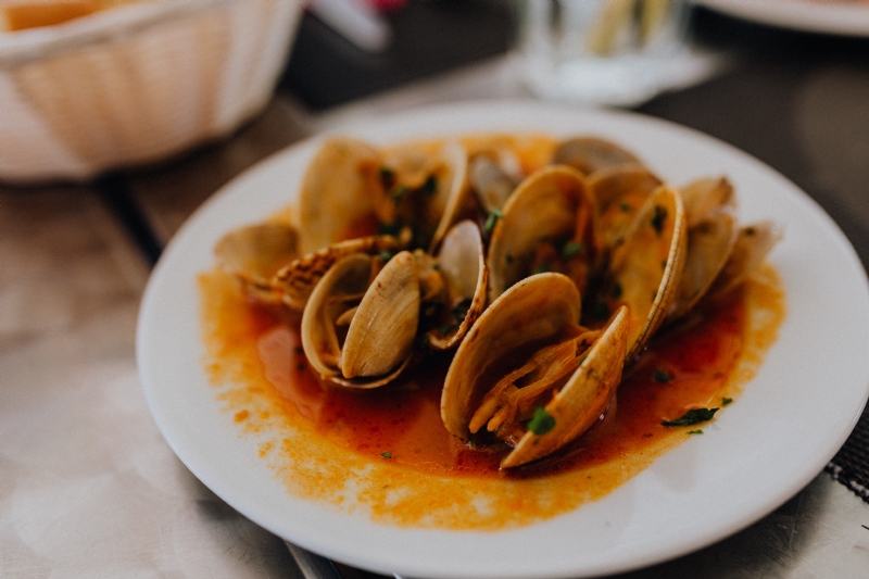 kaboompics_Roasted Mixed Seafood Contain Crabs, Mussels, Big Shrimps, Calamari Squids.jpg 参考素材,灵感来源,色彩搭配,