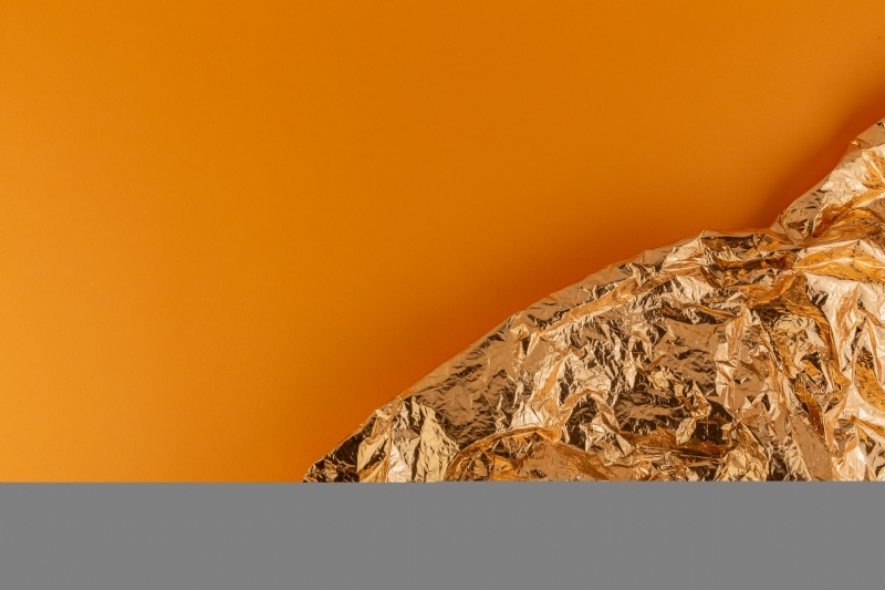 kaboompics_Rose Gold Foil Texture & Orange Background.jpg 参考素材,灵感来源,色彩搭配,