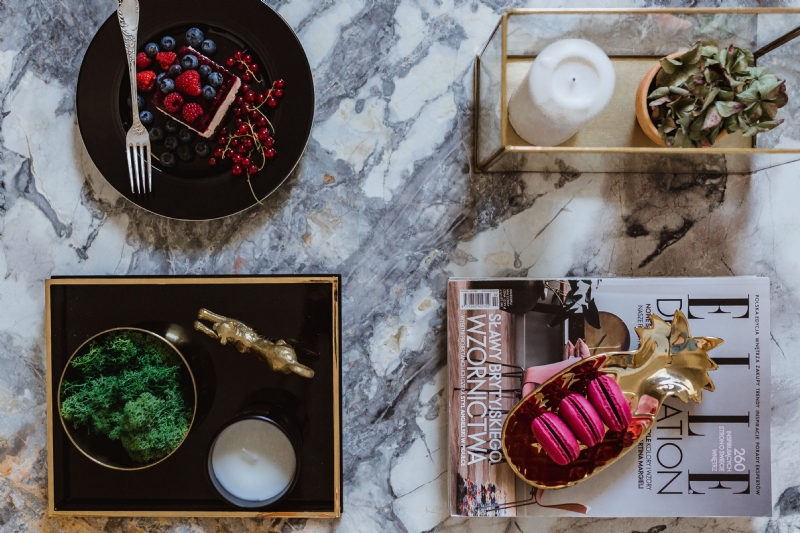 kaboompics_Top view of coffee table with decorations.jpg 参考素材,灵感来源,色彩搭配,