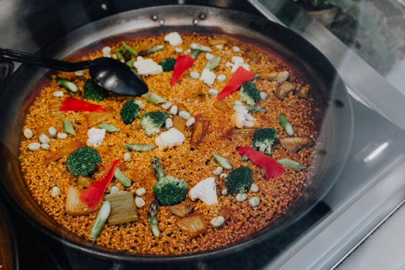 kaboompics_Top view of typical spanish vegetables paella in traditional pan.jpg 参考素材,灵感来源,色彩搭配,