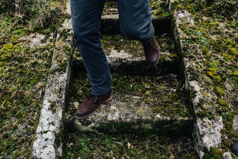 kaboompics_Moss covered stairs.jpg 方案配图,色彩意境,绿色,