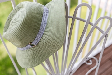 绿色 kaboompics_Women's Sun Hat.jpg