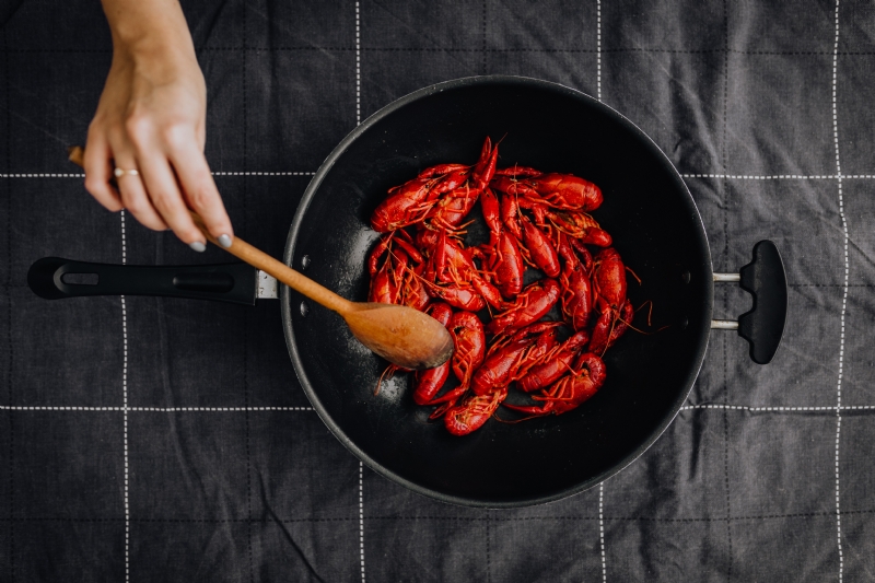 kaboompics_Boiled crayfish.jpg 方案配图,色彩意境,红色,