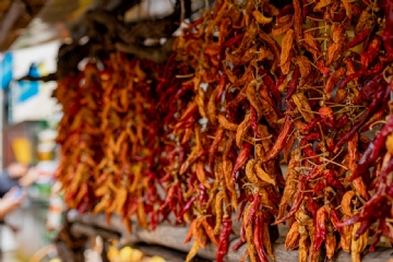 红色 kaboompics_Dried chilli peppers-2.jpg