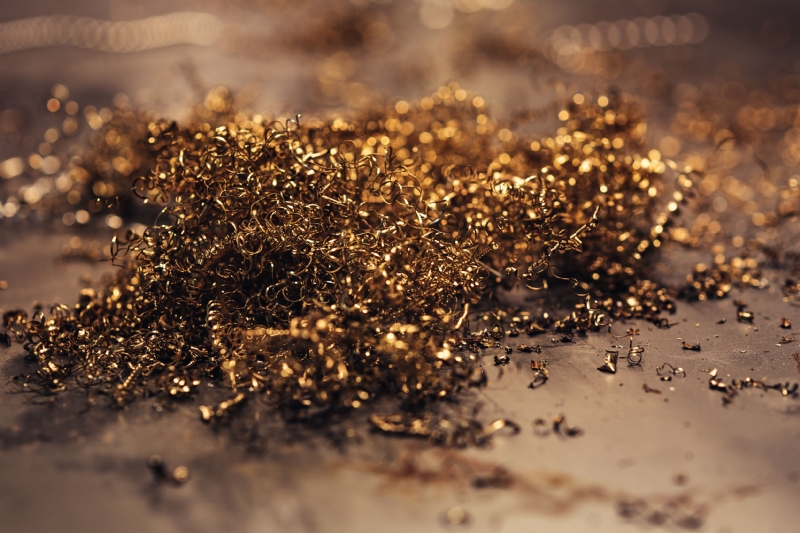 kaboompics_Close-ups of golden metal shavings on a table.jpg 方案配图,色彩意境,橙色,