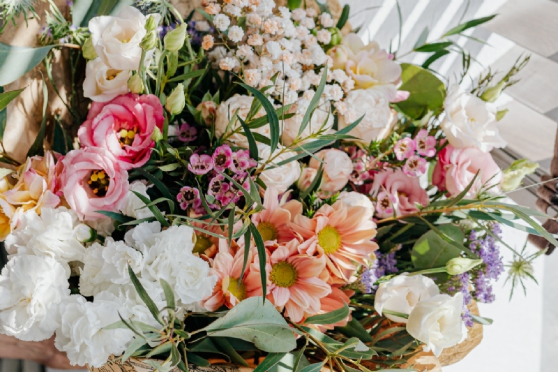 kaboompics_A beautiful bouquet of flowers-2.jpg 方案配图,色彩意境,白色,