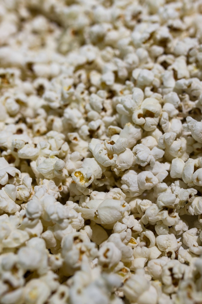 kaboompics_Close-up of popcorn.jpg 方案配图,色彩意境,白色,