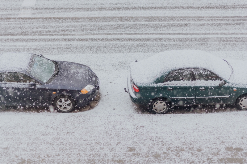 kaboompics_Snowy Street with Cars.jpg 方案配图,色彩意境,白色,