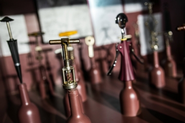 紫色 kaboompics_Array of corkscrews at an art exhibition.jpg