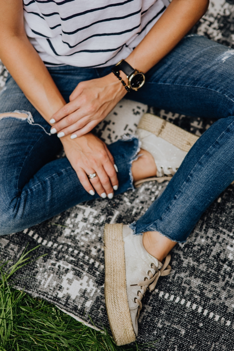 kaboompics_Close up fashion details - stylish young woman.jpg 方案配图,色彩意境,蓝色,
