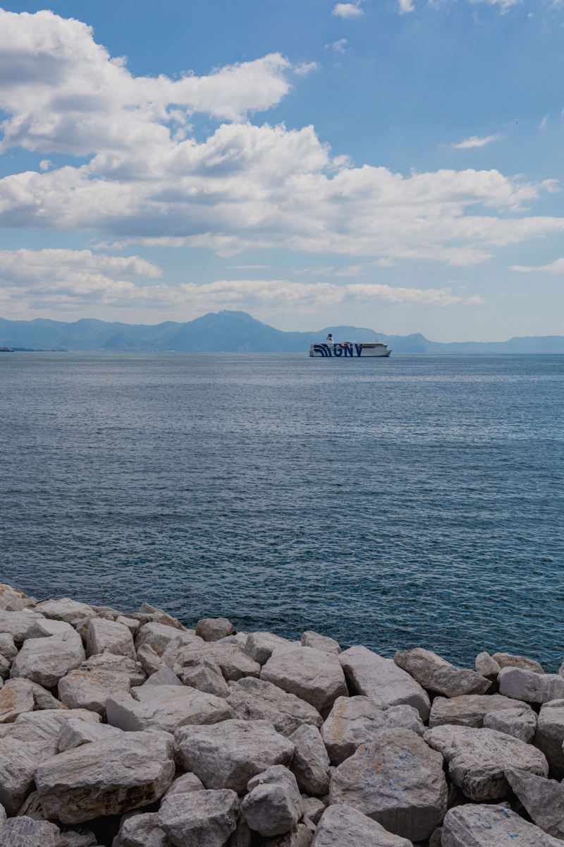 kaboompics_Naples, Italy. Tyrrhenian Sea And Landscape With Volcano Mount Vesuvius.jpg 方案配图,色彩意境,蓝色,