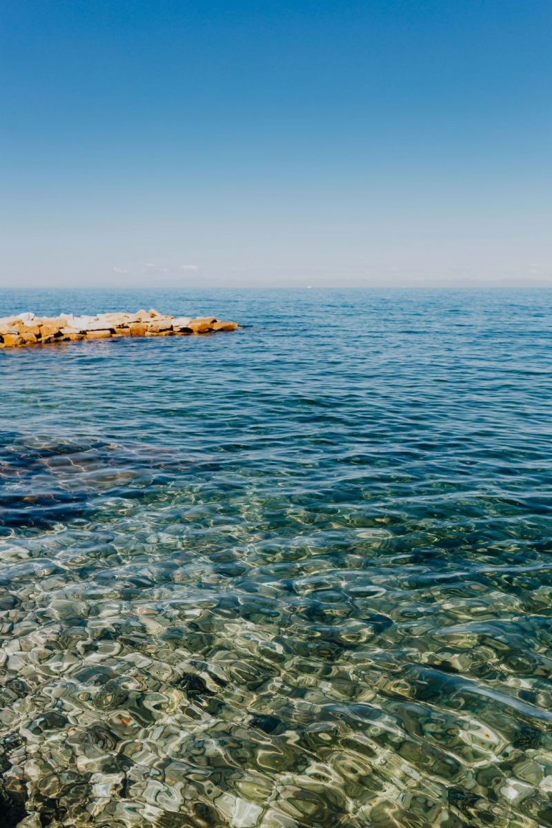 kaboompics_View of the turquoise sea in Isola, Slovenia..jpg 方案配图,色彩意境,蓝色,